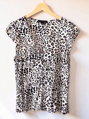 Sanctuary Black & White Leopard-Spot V-Neck Cap Sleeve Top